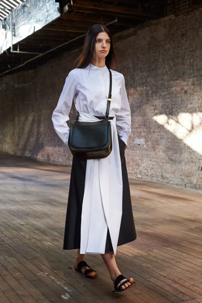 Look 16